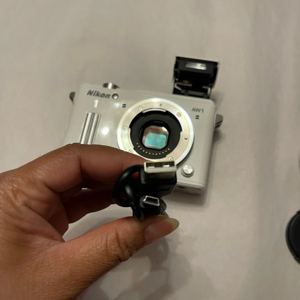 RARE NIKON 1 AW1 WATERPROOF/SHOCKPROOF CAMERA AW LENS KIT w/11-27.5